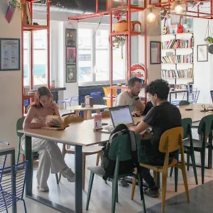Hostel Yellowsquare, Mediolan